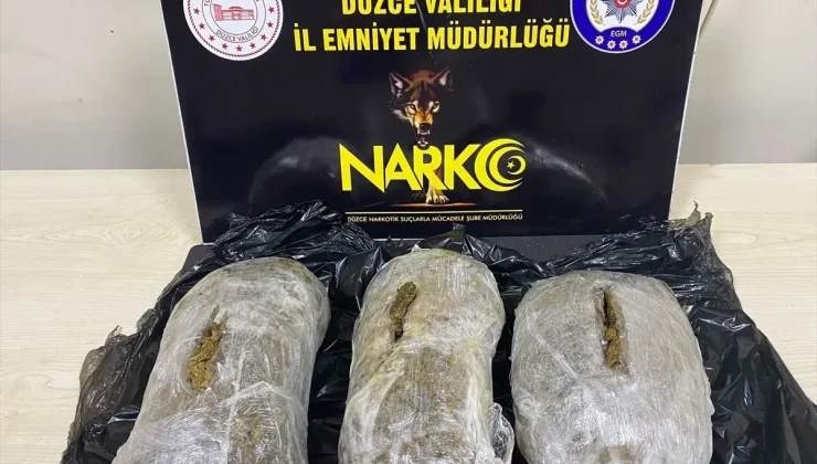 Düzce’de peynir bidonlarında 3 kilo 916 gram sentetik uyuşturucu ele geçirildi